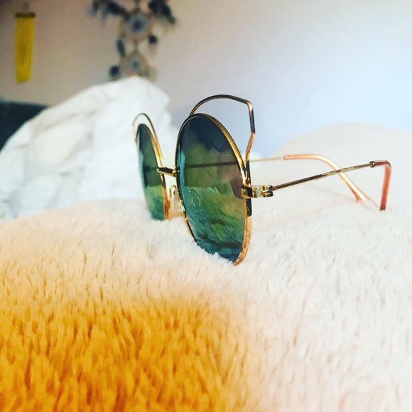 🌈Rainbow Festival Shadez🌈 - Picture 2 of 2